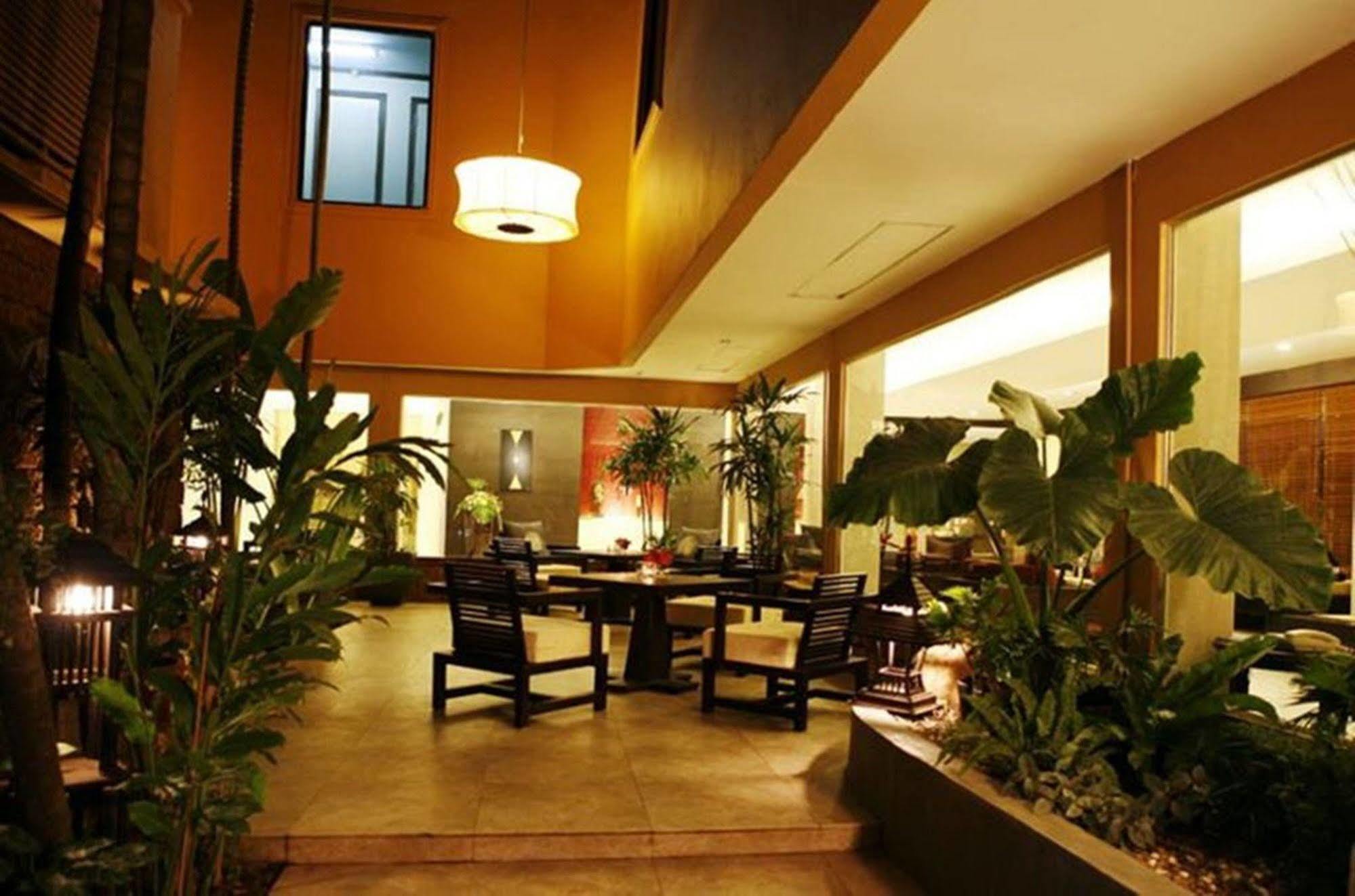 The Regent Park Hotel Phnom Penh Bagian luar foto