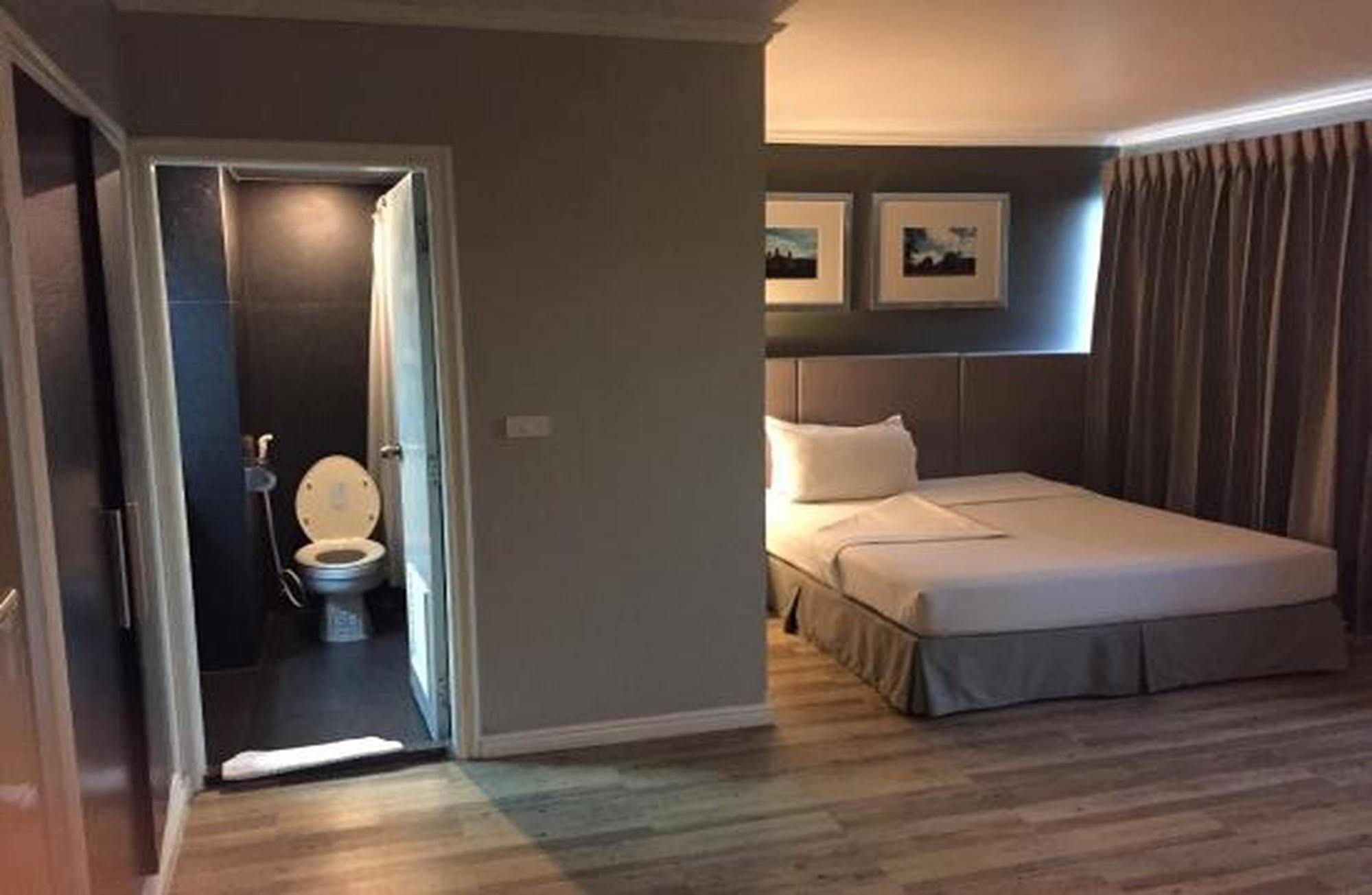 The Regent Park Hotel Phnom Penh Bagian luar foto
