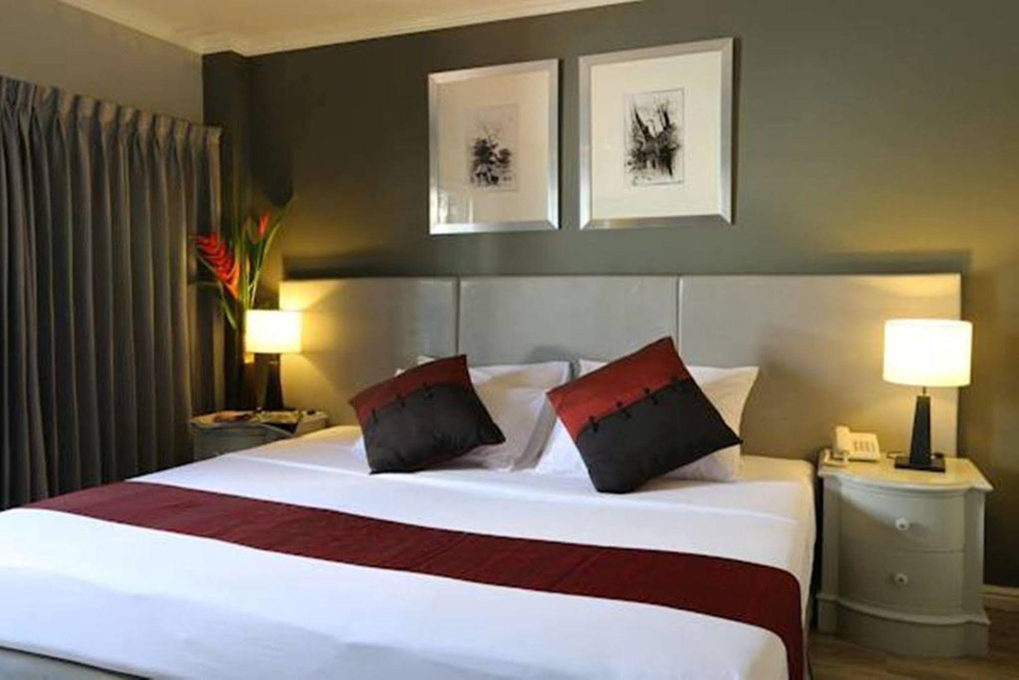 The Regent Park Hotel Phnom Penh Bagian luar foto