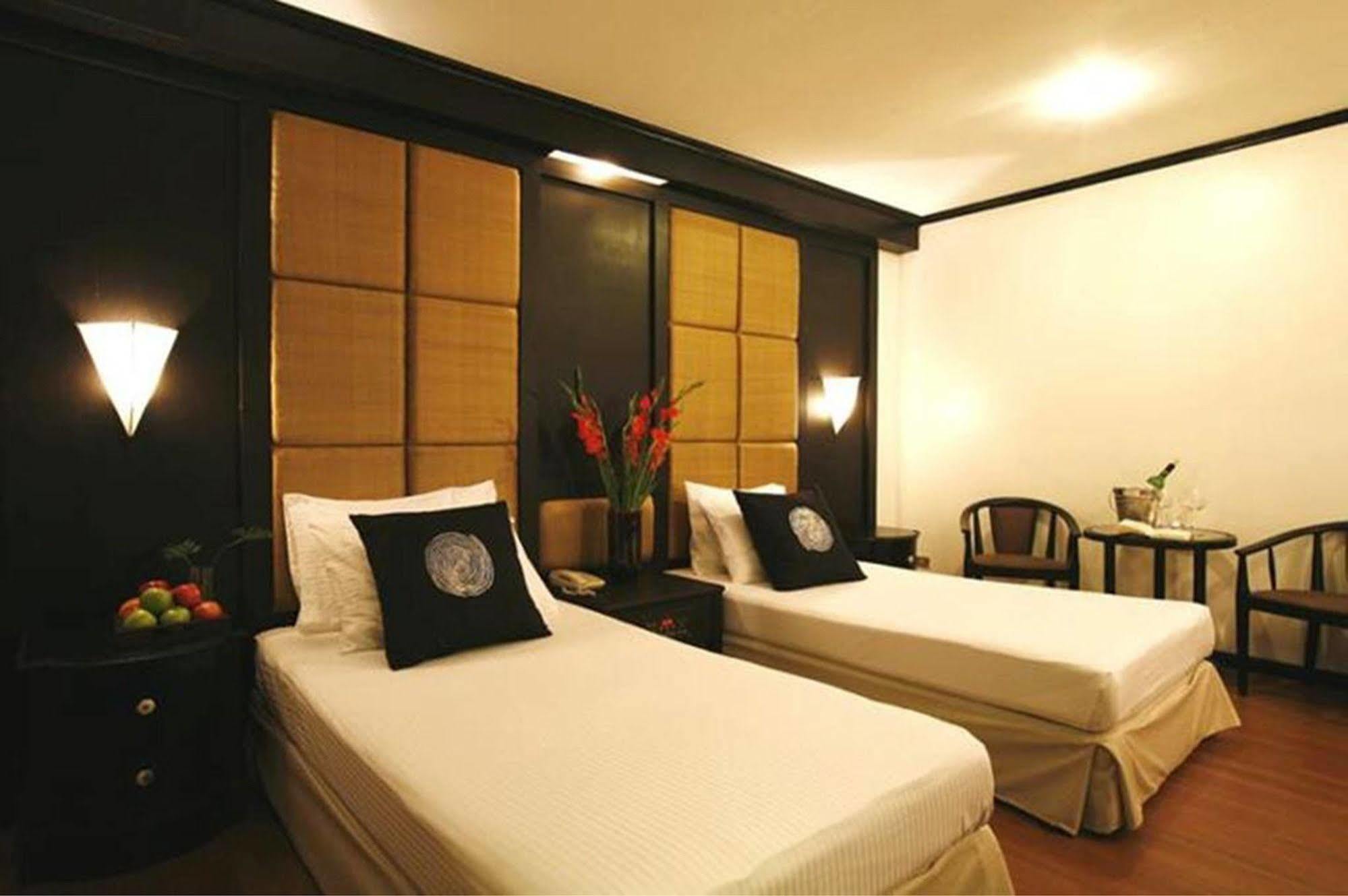 The Regent Park Hotel Phnom Penh Bagian luar foto