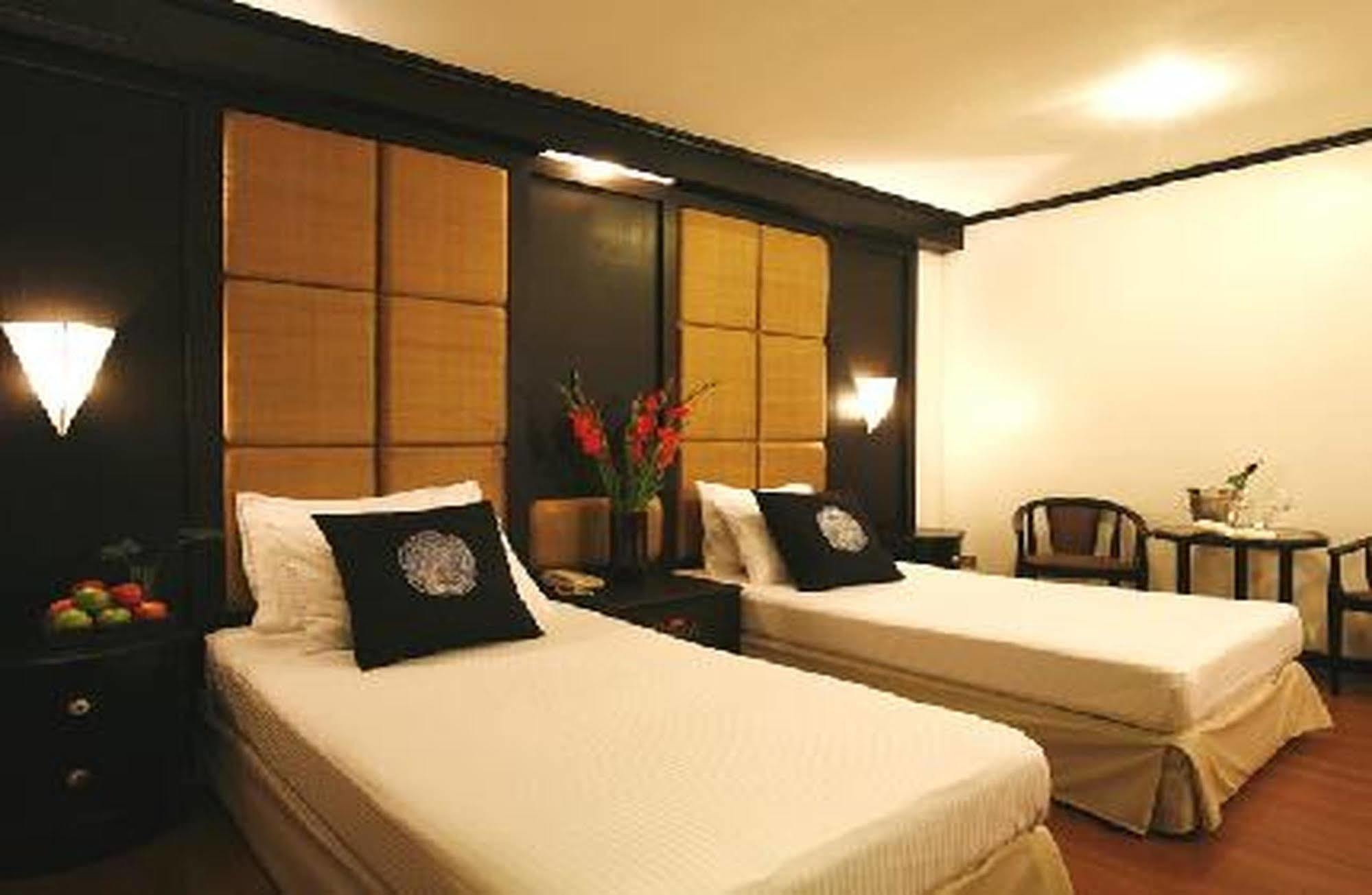 The Regent Park Hotel Phnom Penh Bagian luar foto