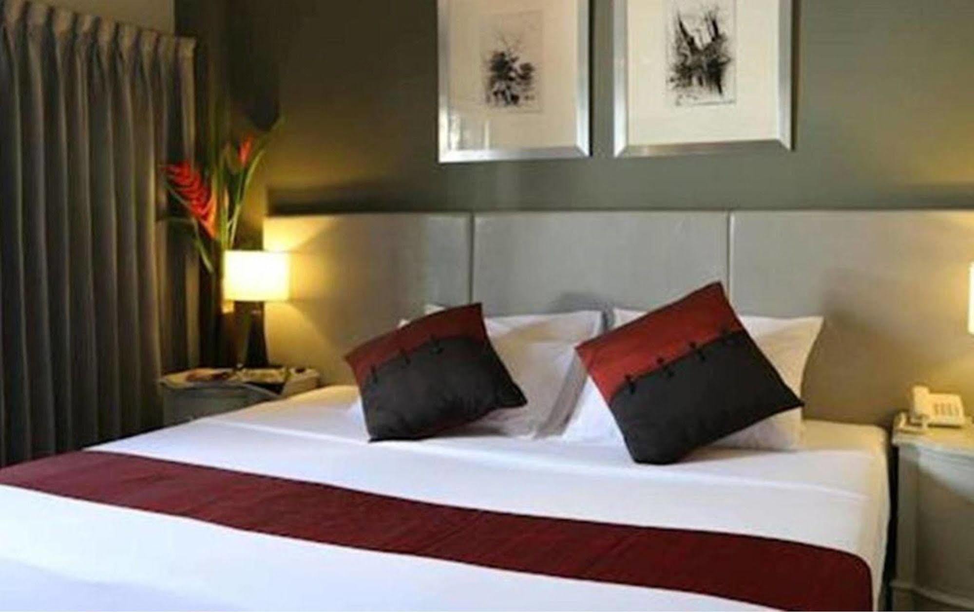 The Regent Park Hotel Phnom Penh Bagian luar foto